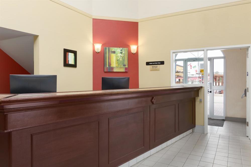 Travelodge By Wyndham Timmins Exteriör bild